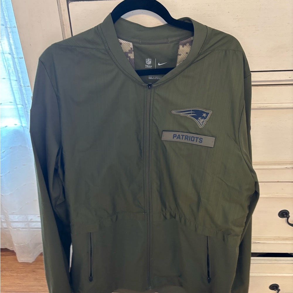 NFL Nike Saltute to Service Men's Windbreaker with Patriots Logo